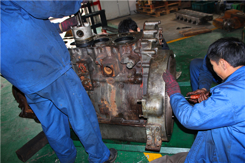 三菱S12柴油發(fā)動機(jī)正時齒輪箱