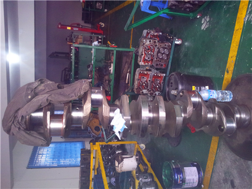 測量三菱S12柴油發(fā)動機(jī)氣缸頭下表面的變形