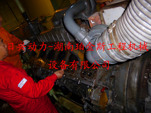 三菱R16柴油發(fā)動機缸套、活塞、連桿的解體、檢修