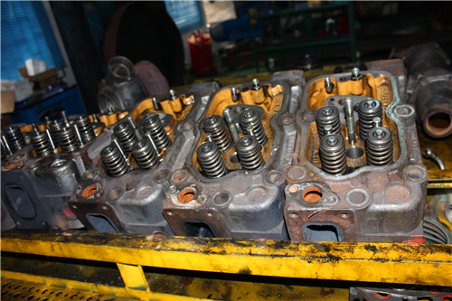 三菱S12柴油發(fā)動(dòng)機(jī)缸蓋總成