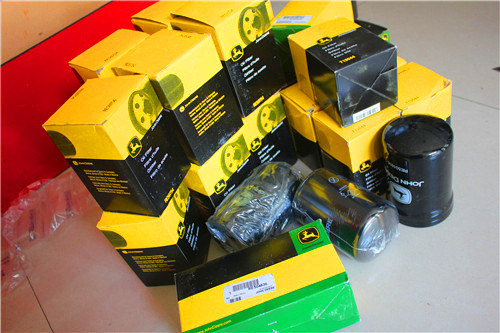 約翰迪爾6059發(fā)動機(jī)機(jī)油冷卻器RE61769機(jī)油散熱器強(qiáng)鹿機(jī)油濾清器T19044配件